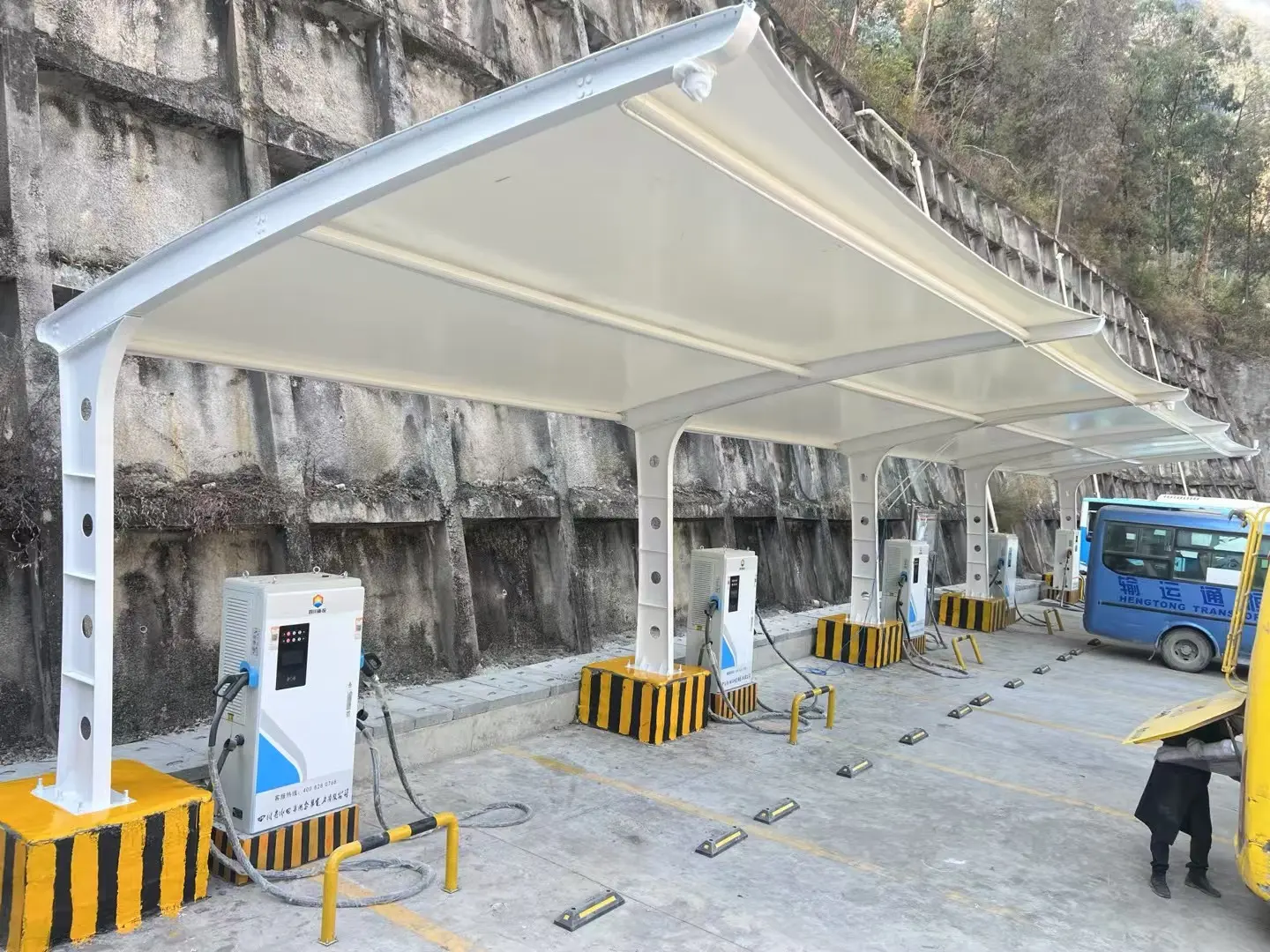 贵州红花岗园区停车棚采购:为什么“省”在前面的钱,最后都花在了后面?